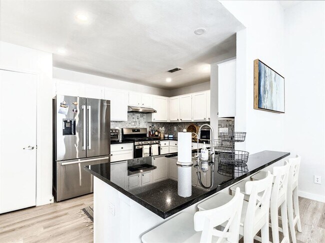 Building Photo - 14205 Vandever St