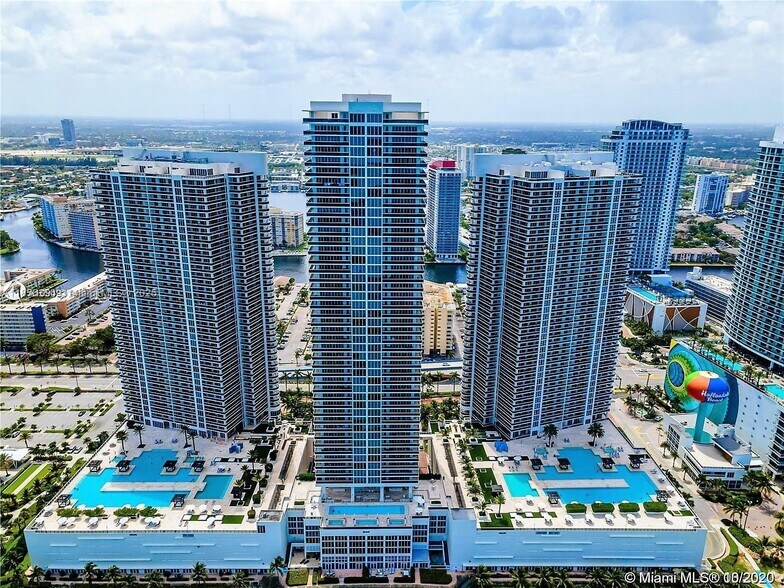 Building Photo - 1800 S Ocean Dr