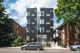 Building Photo - 3221292