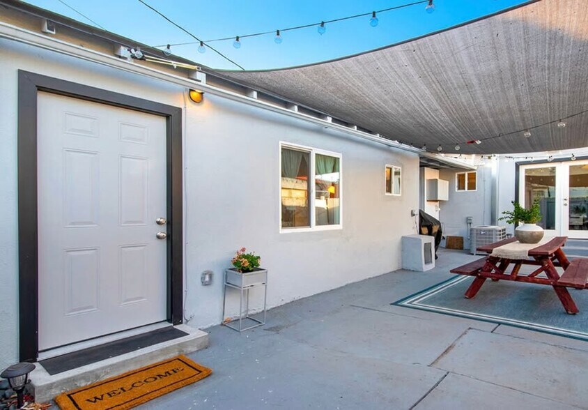 Building Photo - 8706 Cadillac Ave