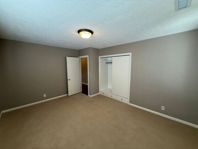 Building Photo - 4135 Rivercrest Dr N