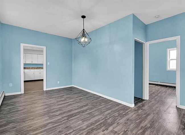 Building Photo - ELEGANT MARTIN HOME