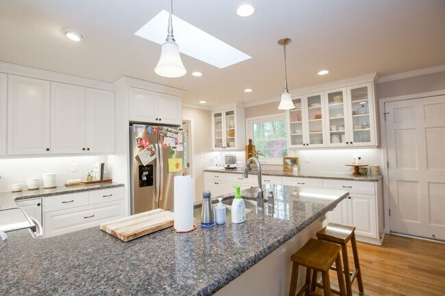 Building Photo - Spacious 3 Bedroom Home in Fayetteville, N...