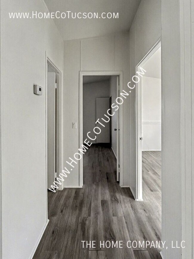 Building Photo - 5717 S Stewart Blvd