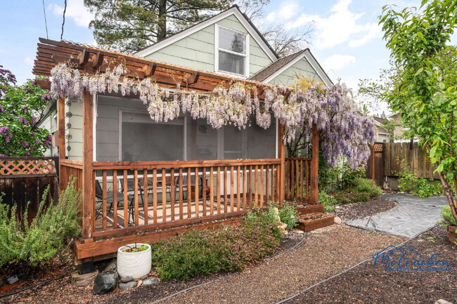 Building Photo - Serene, Artistic Retreat in the Heart of A...