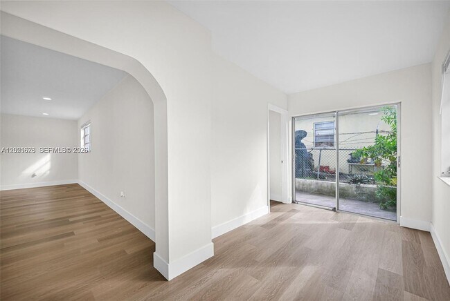 Building Photo - 11812 NE 14th Ave