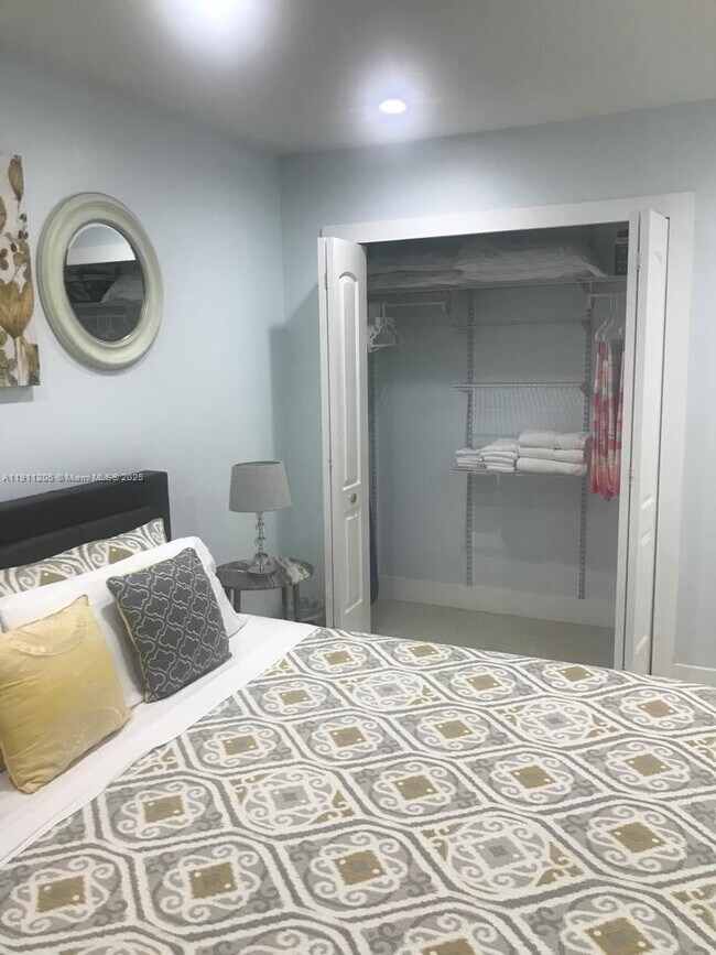 Primary Photo - 7921 Abbott Ave