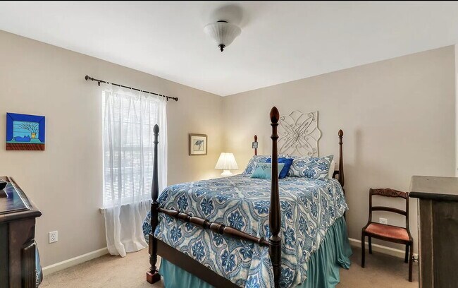 Building Photo - Duplex Apartment Close to Downtown Bluffton!
