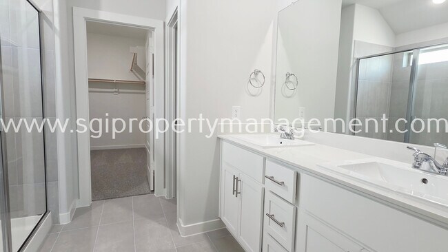Building Photo - 3604 High Valley Dr