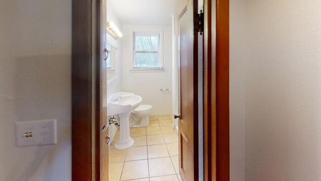 Building Photo - 820 N 13th St