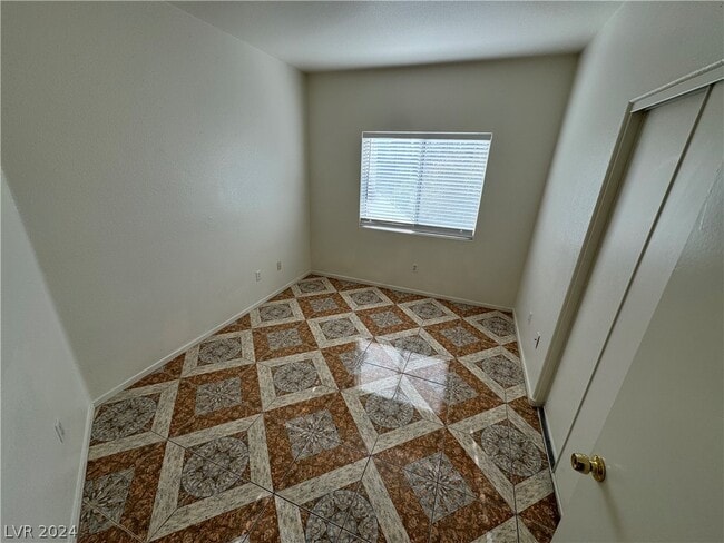 Building Photo - 5655 E Sahara Ave
