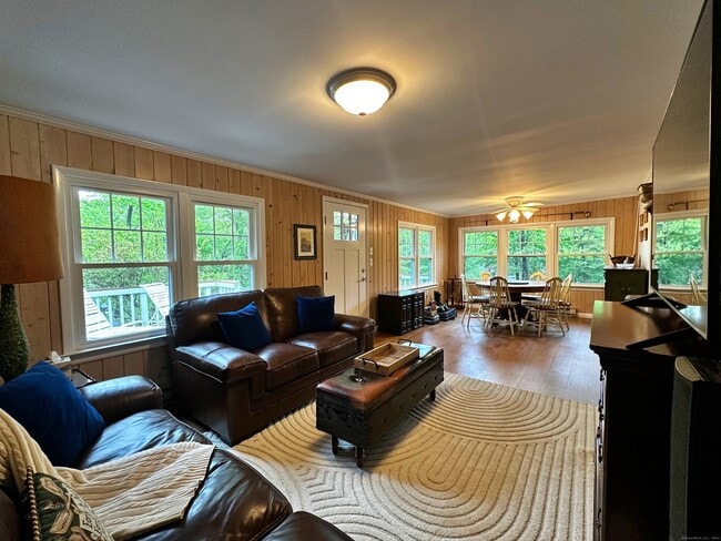 Building Photo - 18 Inglenook Dr