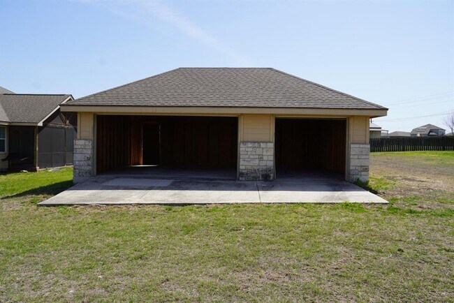Building Photo - 141 Oak Stone Dr