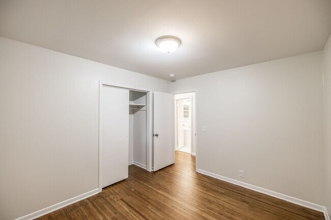 Building Photo - 418 Foothill Dr