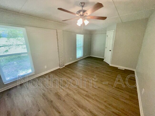 Building Photo - 6040 Brookdale Ln SW
