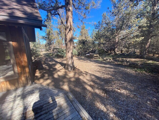 Building Photo - Rustic Charm Just North of Bend