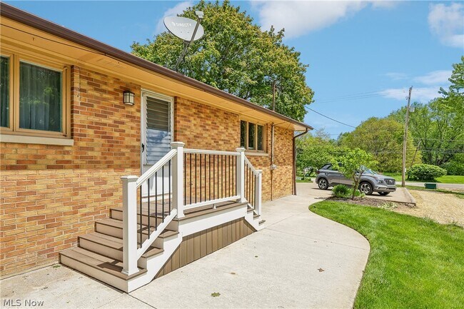 Building Photo - 836 Jacoby Rd
