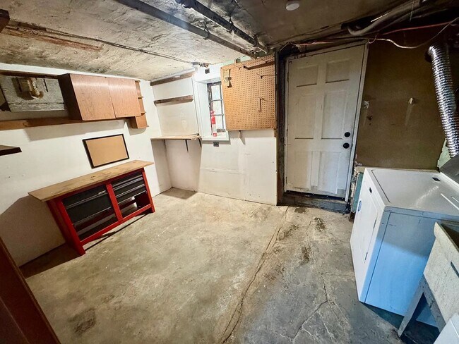 Building Photo - House for Rent in Upper Darby