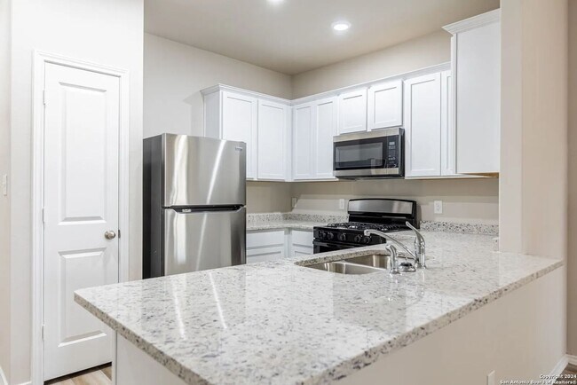 Building Photo - *Discover Elevated Living at Hunters Ranch!*