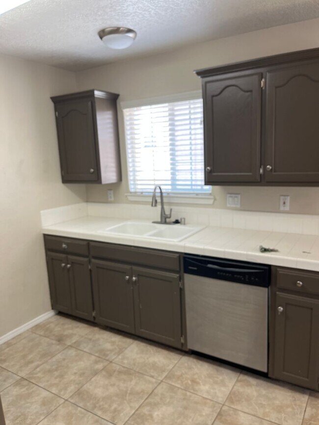 Building Photo - Corrales Heights Rental