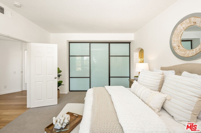 Building Photo - 4643 E 4th St