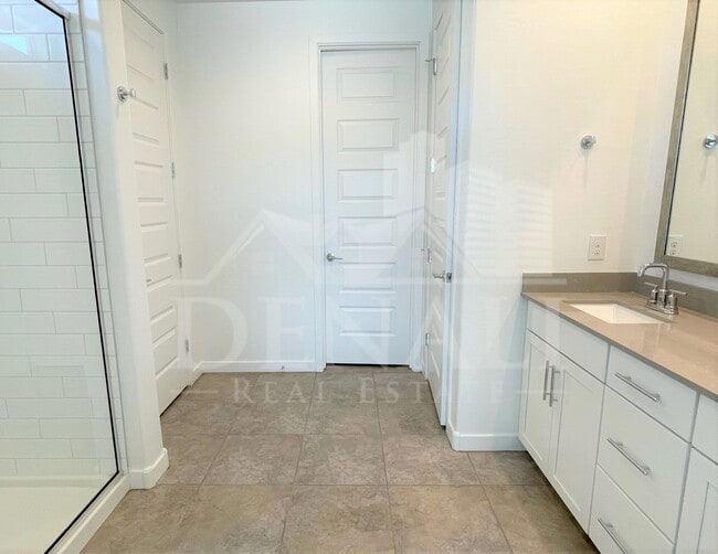 Building Photo - 4622 N 192nd Ln