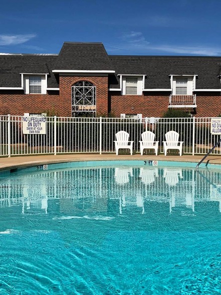 Private Pool and Courtyard - North Gate Apartments