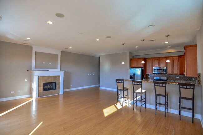 Building Photo - 4006 N Kilbourn Ave