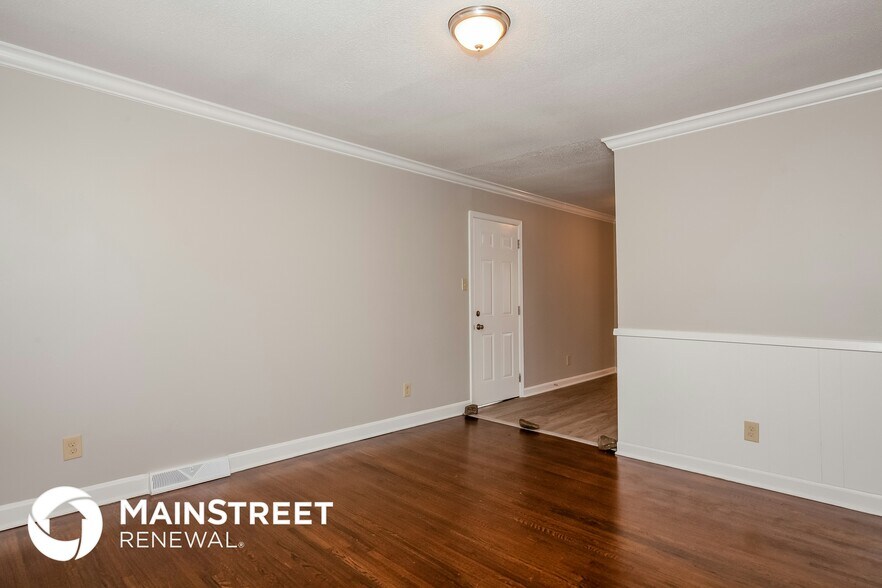 Building Photo - 8711 Farmwood Ct