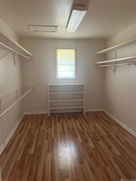 Building Photo - 9161 Meadowood St