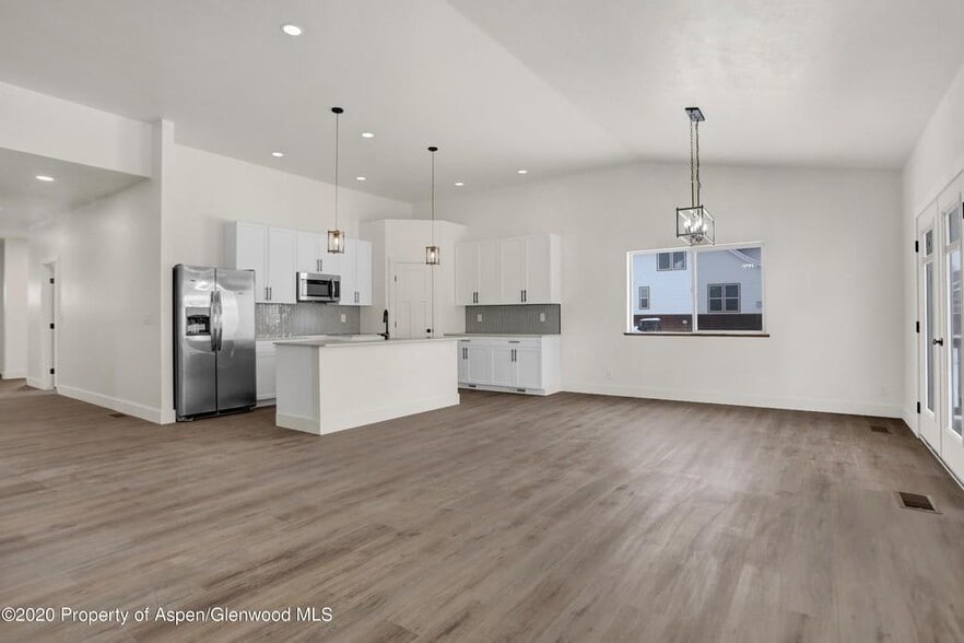 Dining and kitchen - 340 Lake View Rd