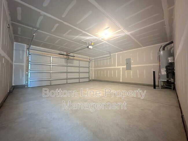 Building Photo - 5336 Small St