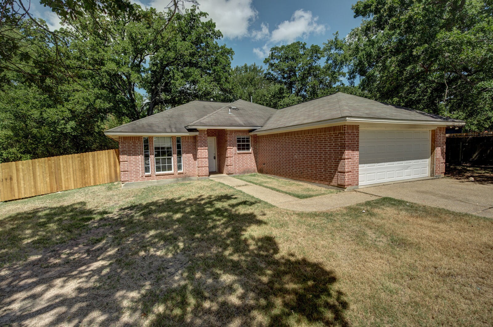 Building Photo - 2402 Jaguar Ct