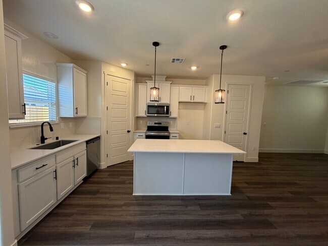 Building Photo - Beautiful Brand-New House for rent in Visalia!