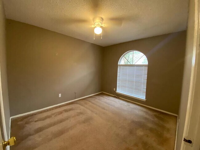 Building Photo - 10801 Havenrock Dr