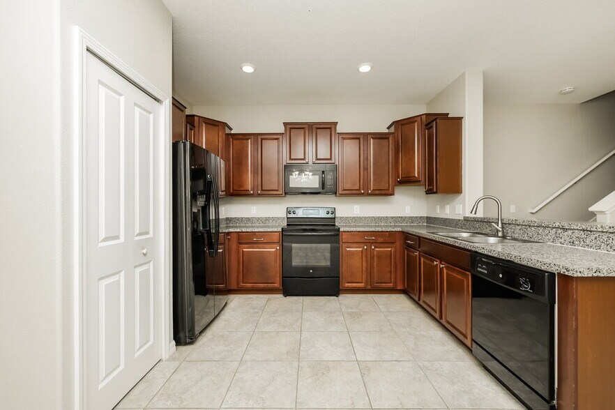 Building Photo - 12926 Utopia Gardens Way