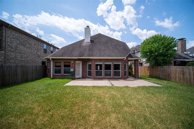 Building Photo - 4423 Lakeshore Forest Dr