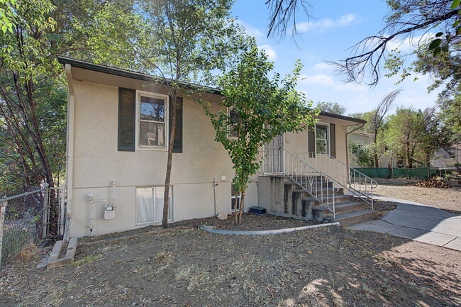 Building Photo - 1121 Cooper Ave