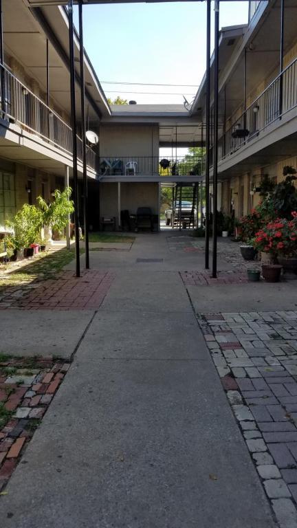 Building Photo - 3635 Bolivar Dr.