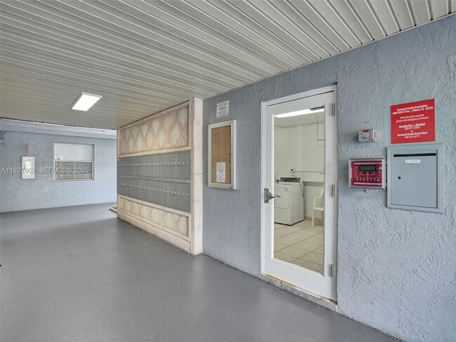 Building Photo - 4600 SW 67th Ave