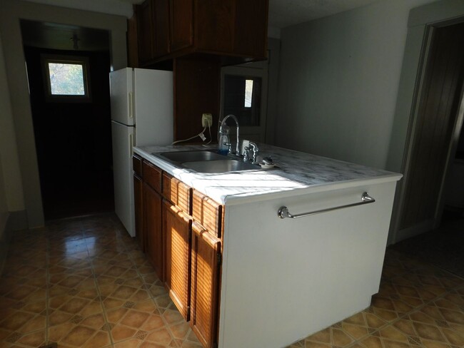 Building Photo - Quaint 3 bedroom/1 bath House in Augusta, KS!