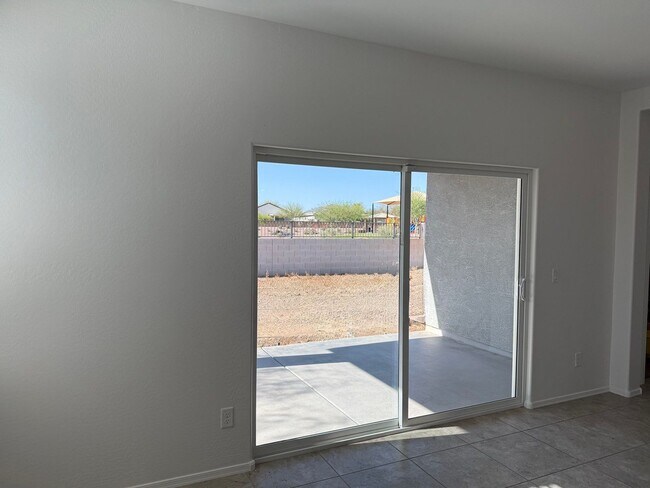 Building Photo - 1086 W Avalon Canyon Dr