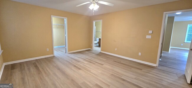 Building Photo - 11 Brookview Dr