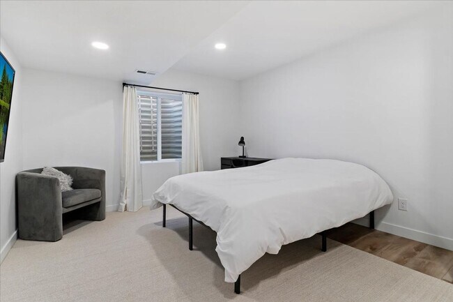 Building Photo - Gorgeous 5 Bedroom Home in Saratoga Springs!