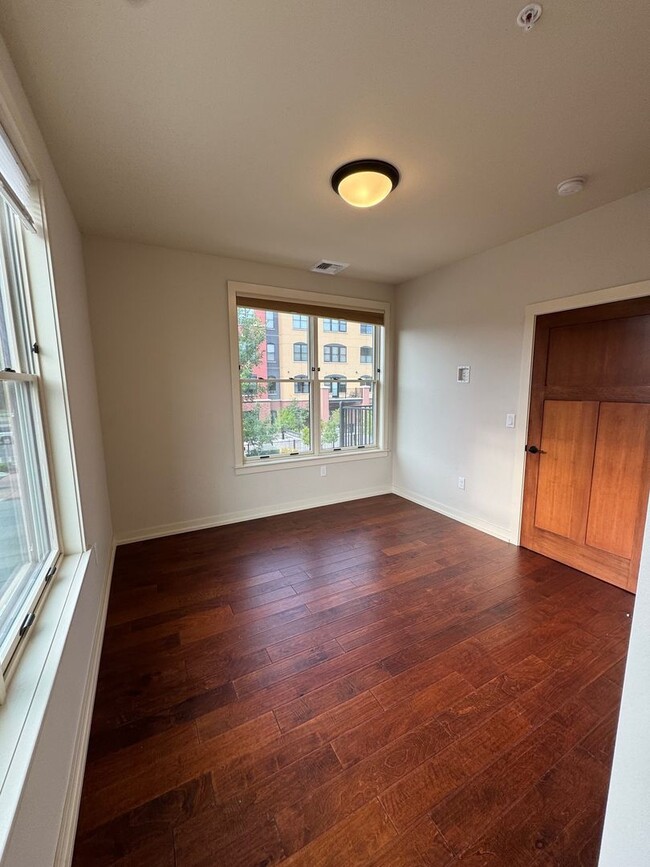 Building Photo - Polleys Square Luxury Condo For Rent