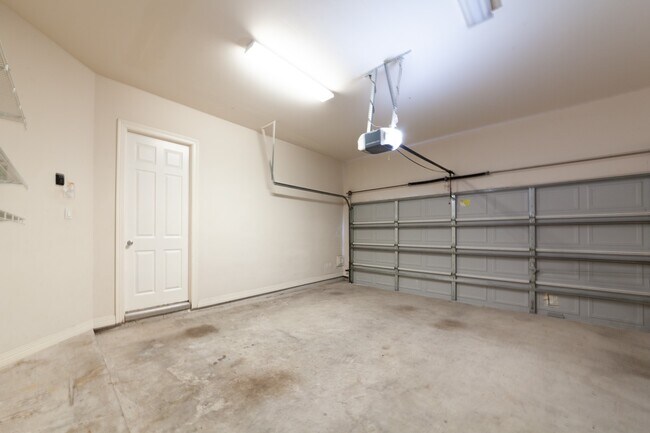 Building Photo - 3206 Holly Thicket Dr