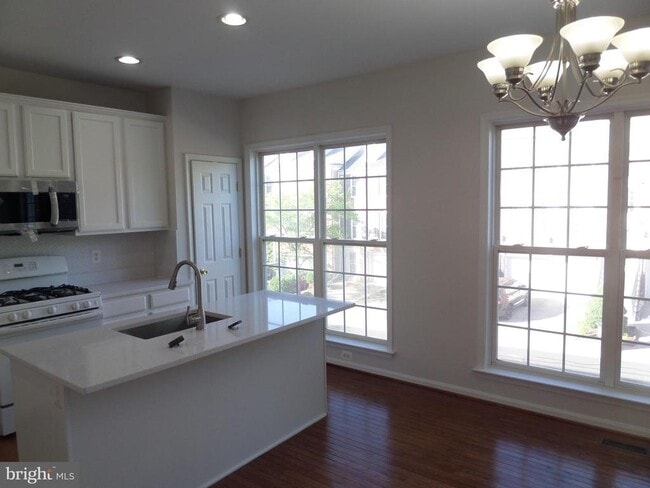 Building Photo - 45788 Smoketree Terrace