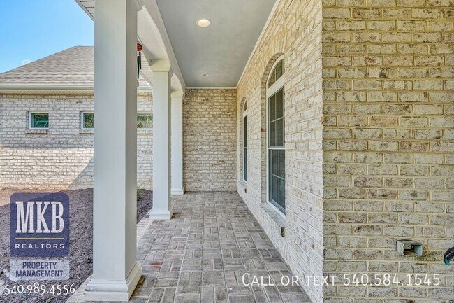 Building Photo - 7621 Nandina Dr