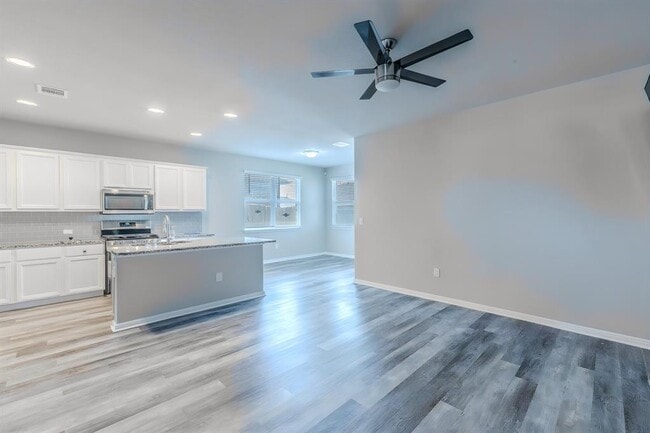 Building Photo - 225 Baum Dr