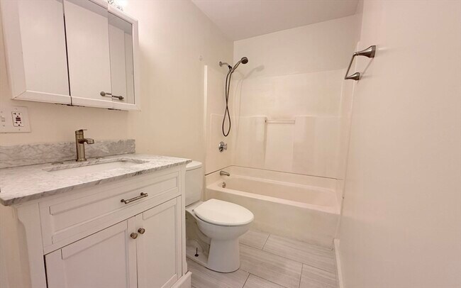 Building Photo - 9-11 Richardson St